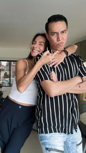 Joselyn Gallardo Instagram - ANIÑADAS!! 😳 Quien las entiende?? 🥲😅
Amigos que aunque no se entiendan se aman mal, Horrible, asqueroso!❤️
.
.
Ustedes le entendieron algo??? 👀 🤣🤣🤣