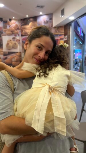 Joselyn Gallardo Instagram - Mi momento favorito es ser tu tía♥️

La que te espera @oscargalllardo 🤣