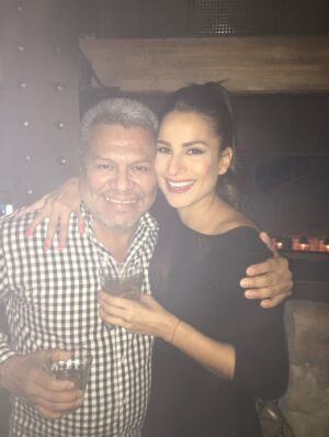 Joselyn Gallardo Instagram - Tenía que hacer este trend, 2016 fuiste uno de los años más lindos de mi vida! El año que me regaló a Martina 💁🏽‍♀️💅🏽
Un apartamento en Bogotá
Conocer artistas increíbles
Aprender tanto
Uñas rosadas
Y recordarle a esa niña que los sueños si se cumplen ♥️