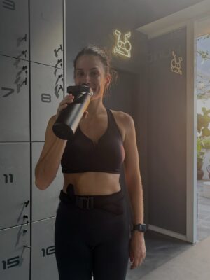 Joselyn Gallardo Instagram - playa•amigas•amor•bici•trabajo•teatro•el sol.. cuánta felicidad ♥️