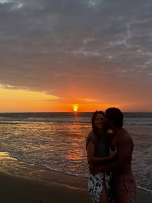 Joselyn Gallardo Instagram - playa•amigas•amor•bici•trabajo•teatro•el sol.. cuánta felicidad ♥️