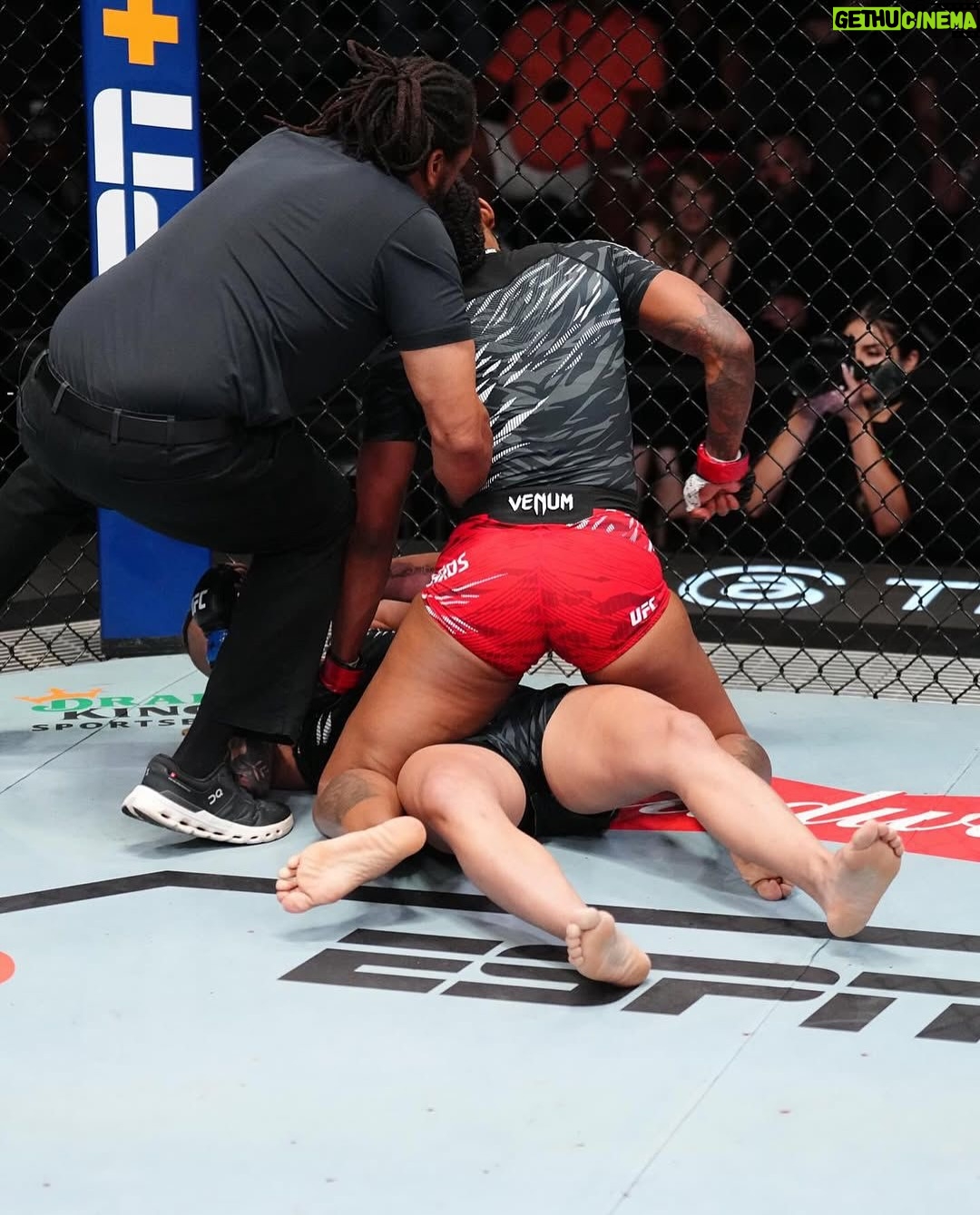 Joselyne Edwards - 7.3K Likes - Grandioso fin de semana. He trabajado duro para momentos como este; nada ni nadie puede retrasar los planes que Dios tiene para ti. 🙏🏾
Gracias a todos por el apoyo y por enviarme siempre sus buenas vibras.

@danawhite @mickmaynard2 @huntercampbell @ufc 
gracias por la oportunidad. Estoy haciendo lo que amo.

¿Quién sigue? 🔥🧘🏾‍♀️🔥
.
.
.
Amazing weekend. I’ve worked hard for moments like this; nothing and no one can delay the plans God has for you. 🙏🏾
Thank you all for the support and for always sending me your good energy.

@danawhite @mickmaynard2 @huntercampbell @ufc thank you for the opportunity. I’m doing what I love.

Who’s next? 🔥🧘🏾‍♀️🔥