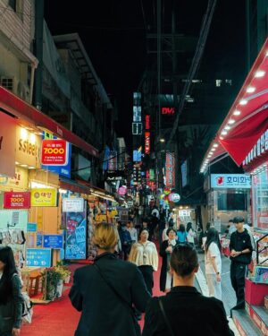 Josephine Bornebusch Instagram - 러브미 (LOVE ME)
Right now, filming is underway for the South Korean version of my beloved ”Älska mig”/”Love me”: ”러브미”. First, we made the two original seasons in Sweden, then there was a remake in Australia also spanning two seasons, and now – a South Korean version of the same 12 episodes.
 
Me and the producers @sofie.palage and Johan Hedman have just been in Seoul to visit the set. It was… OVERWHELMING. And absolutely magical. Walking around their huge studio sets and seeing how all the environments are exactly the same, yet completely different, was slightly surreal. And the scenes we saw being filmed had such a lovely feeling.
 
To think that characters and stories I created for a Swedish audience can be translated and understood in completely different parts of the world! PINCH ME, this is so cool.
 
#ÄlskaMig #LoveMe #러브미
@warnerbrossverige @wbitvp