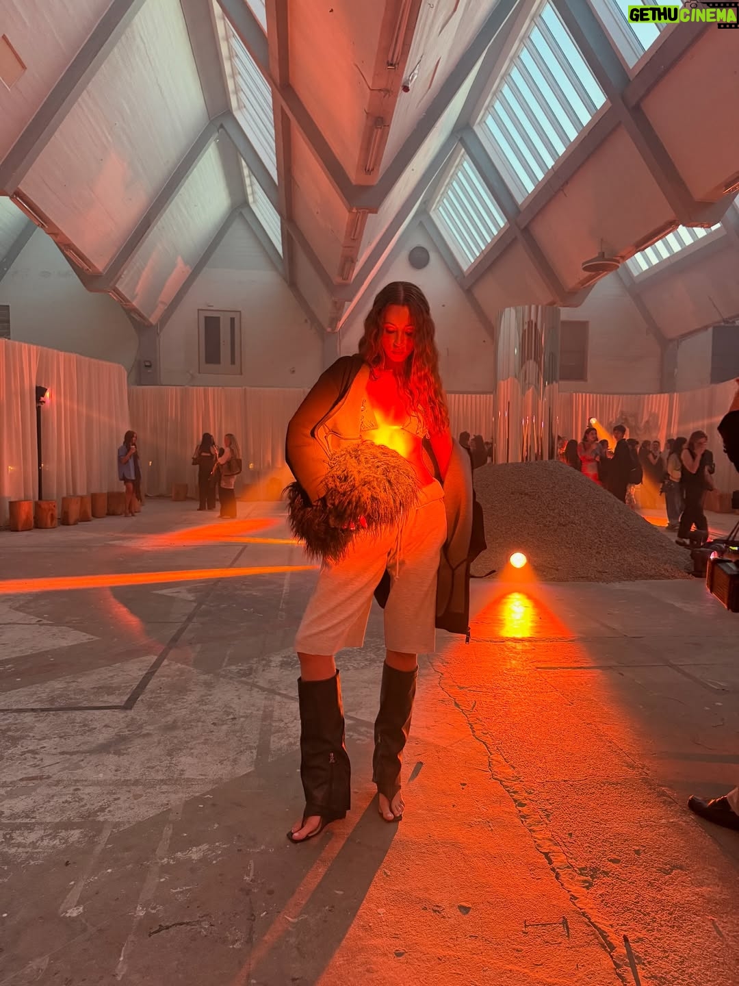 Josephine Chavarria Højbjerg - 29.2K Likes - 2025 challenged me in ways I never expected, but it taught me a lot about life🤍 
It had its moments, but this year also gave me experiences I’ll never forget - my first Netflix production and my biggest hosting job ever! All of it surrounded by the best people🤍

Thank you so much for all the love and support<33 it truly means everything🤍 Can’t wait for 2026!!