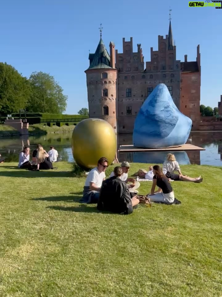 Josephine Chavarria Højbjerg - 29.2K Likes - 2025 challenged me in ways I never expected, but it taught me a lot about life🤍 
It had its moments, but this year also gave me experiences I’ll never forget - my first Netflix production and my biggest hosting job ever! All of it surrounded by the best people🤍

Thank you so much for all the love and support<33 it truly means everything🤍 Can’t wait for 2026!!