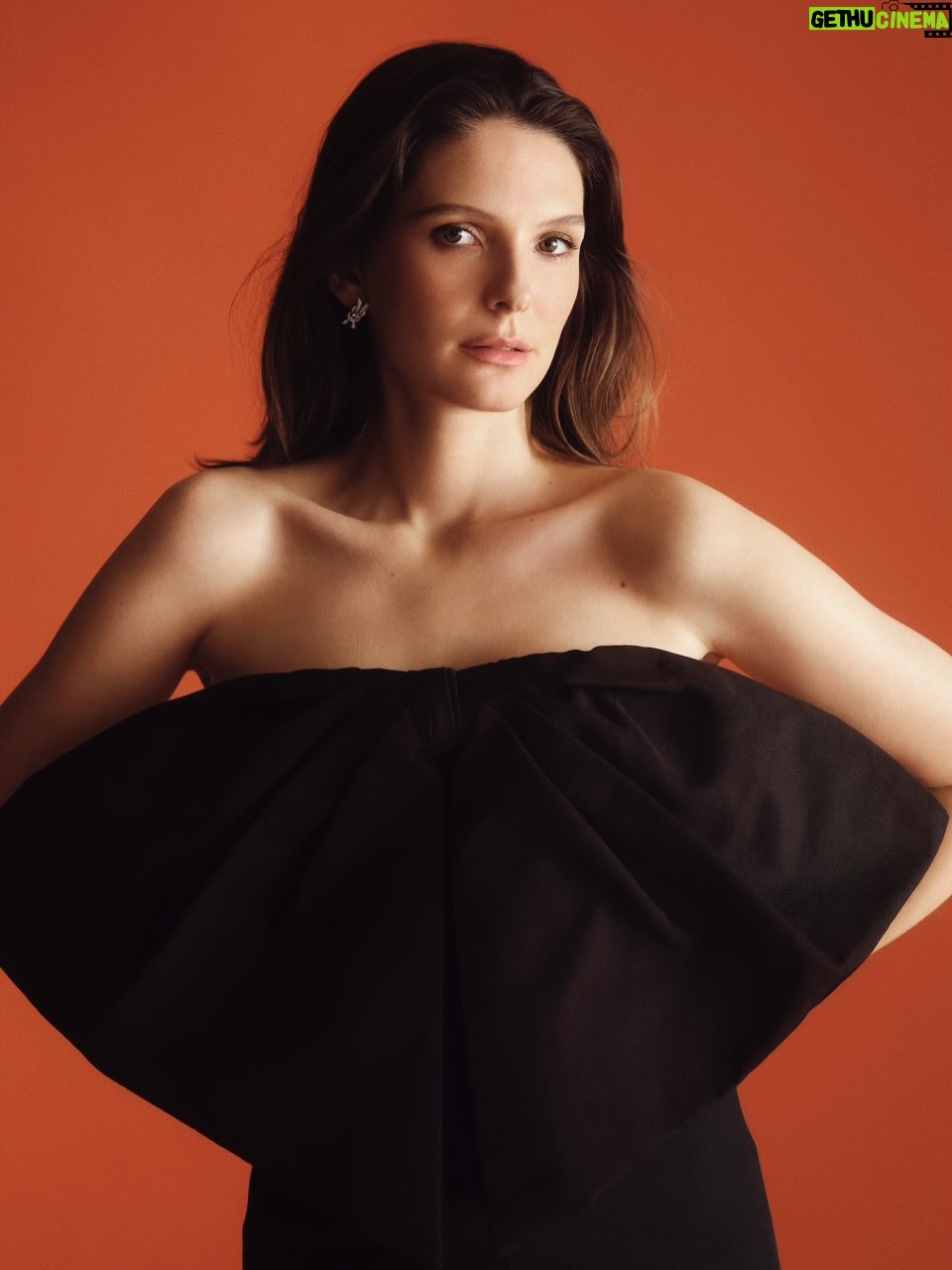 Joséphine Japy - 7.8K Likes - Merci @ellefr 🙏

Photographe @buzzwhitestudio 
Réalisatrice @annemariebrouillet 
Coiffure @mathieulaudrel 
Maquillage @christina__lutz 
Manucure @julievillanovanails