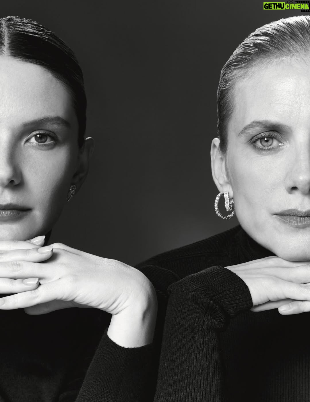Joséphine Japy - 15.4K Likes - Mélanie Laurent & @josephinejapy.
 
Dix ans après Respire, elles inversent les rôles : avec Qui brille au combat, son premier film, #JosephineJapy dirige à son tour son amie.
 
Par @mariletertre 
Photos @nicolasvalois @charlette_studio 
Réalisation @barbaraloison 
Maquillage @christophedanchaud_ 
Coiffure @ludovic.bordas 

#MelanieLaurent #cinema