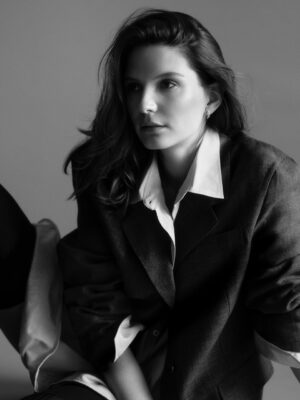 Joséphine Japy Instagram - Merci @ellefr 🙏

Photographe @buzzwhitestudio 
Réalisatrice @annemariebrouillet 
Coiffure @mathieulaudrel 
Maquillage @christina__lutz 
Manucure @julievillanovanails
