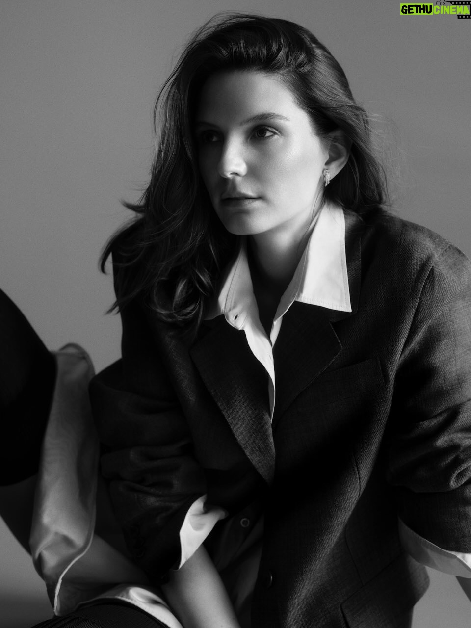 Joséphine Japy - 7.8K Likes - Merci @ellefr 🙏

Photographe @buzzwhitestudio 
Réalisatrice @annemariebrouillet 
Coiffure @mathieulaudrel 
Maquillage @christina__lutz 
Manucure @julievillanovanails
