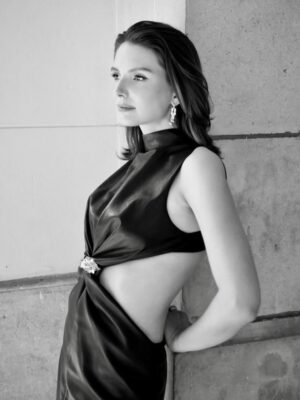 Joséphine Japy Instagram - Souvenirs de Biarritz 
@festivalnouvellesvagues merci d’avoir accueilli Qui brille au combat 
Photo par @richardgianorio 🤌