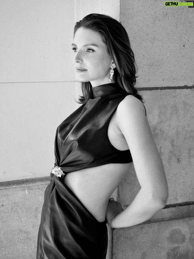 Joséphine Japy - 7.1K Likes - Souvenirs de Biarritz 
@festivalnouvellesvagues merci d’avoir accueilli Qui brille au combat 
Photo par @richardgianorio 🤌