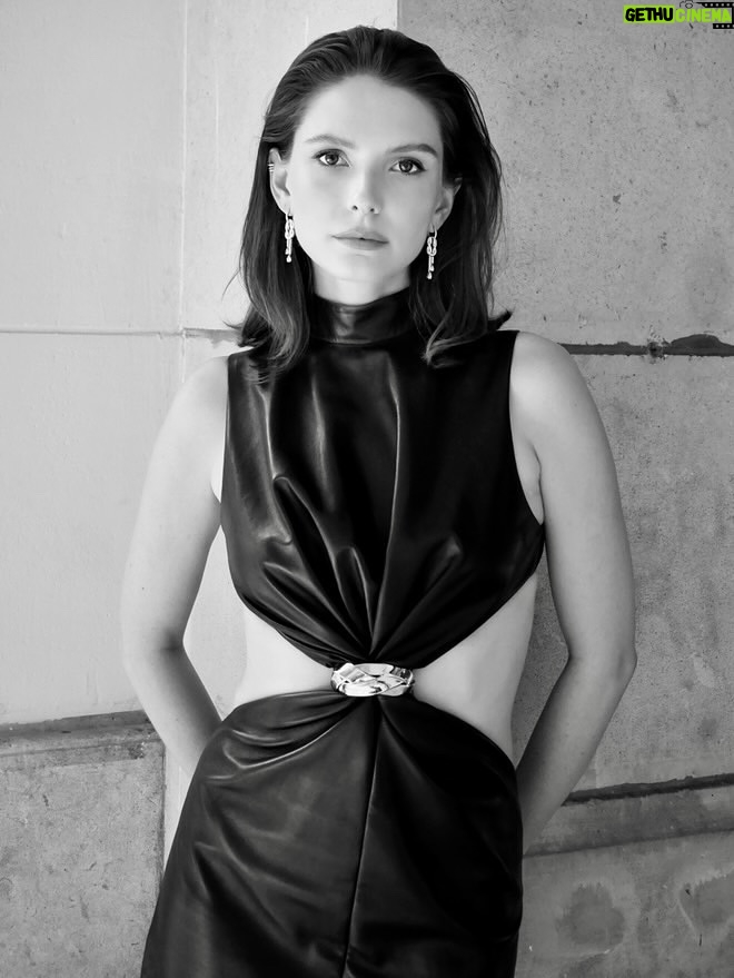 Joséphine Japy - 7.1K Likes - Souvenirs de Biarritz 
@festivalnouvellesvagues merci d’avoir accueilli Qui brille au combat 
Photo par @richardgianorio 🤌
