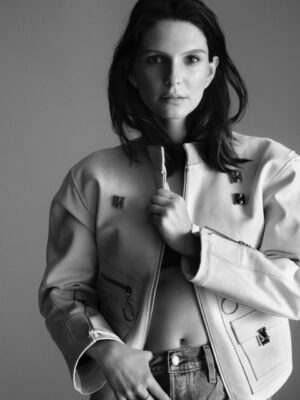 Joséphine Japy Instagram - Merci @ellefr 🙏

Photographe @buzzwhitestudio 
Réalisatrice @annemariebrouillet 
Coiffure @mathieulaudrel 
Maquillage @christina__lutz 
Manucure @julievillanovanails