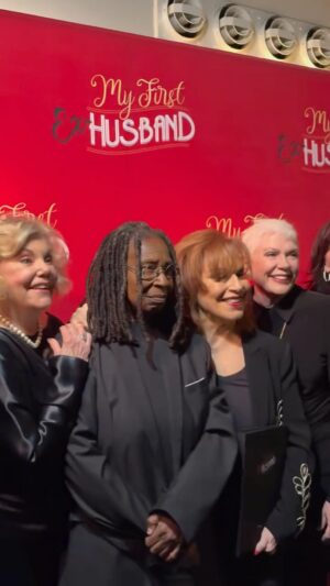 Joy Behar Instagram - The queens are in the HOUSE!❤️👑

@whoopigoldberg joined @joyvbehar and the cast of #MyFirstExHusband for a SOLD OUT show! Special thanks to Whoopi for telling some of these incomparable ex stories.