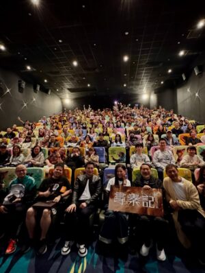 Joyce Tang Lai-Ming Instagram - 今日嘅謝票場實在太熱鬧，有熟悉嘅同事，有支持多年嘅fans，有好朋友🤩
感恩，多謝各位支持尋秦記支持香港電影業
#尋秦記電影版 @backtothepastmovie