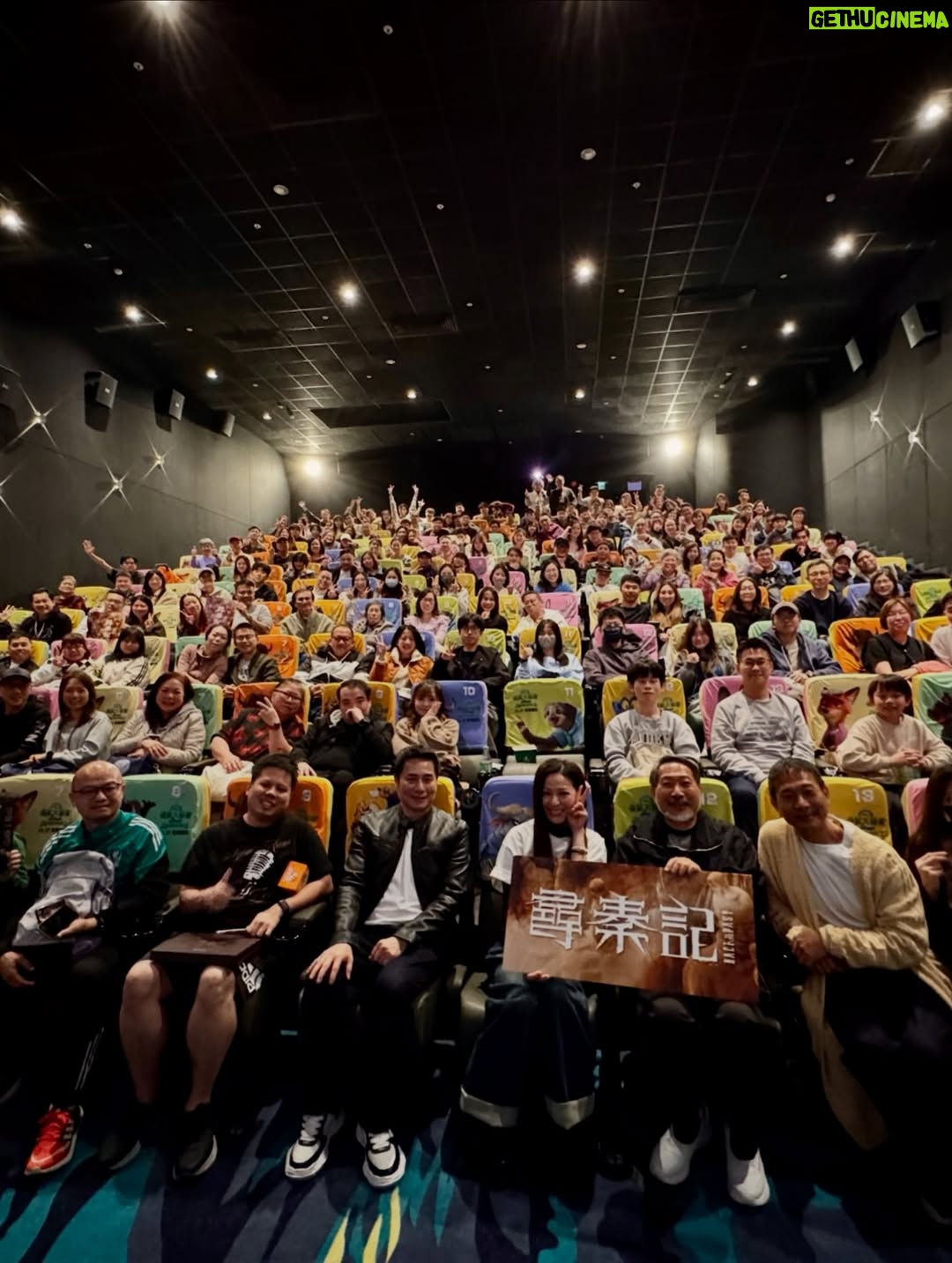 Joyce Tang Lai-Ming - 3.4K Likes - 今日嘅謝票場實在太熱鬧，有熟悉嘅同事，有支持多年嘅fans，有好朋友🤩
感恩，多謝各位支持尋秦記支持香港電影業
#尋秦記電影版 @backtothepastmovie