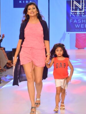 Juhi Parmar Instagram - From my little Ginni making her debut on the ramp with me, to me coming back to work with Shani after a short motherhood break, 2016 was a year of change. It was a difficult year personally but looking back I realize better days were ahead, a ‘New Me’ was being built, one that would come out stronger!
 
#2016 #trend #2016trends