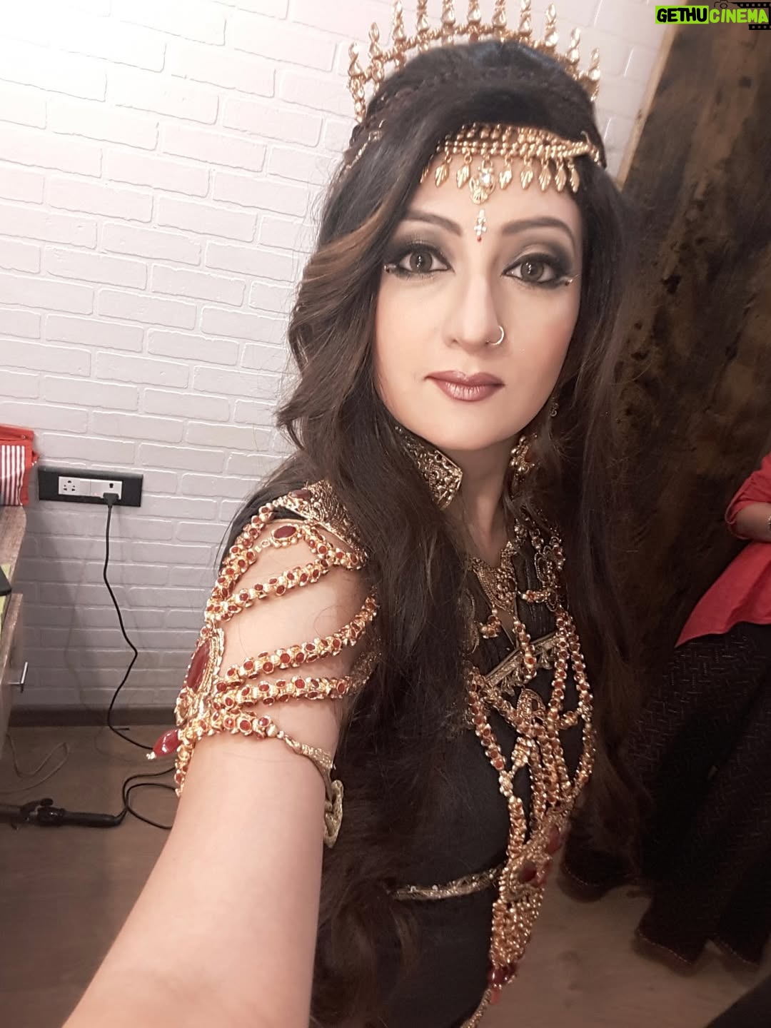 Juhi Parmar - 27.5K Likes - From my little Ginni making her debut on the ramp with me, to me coming back to work with Shani after a short motherhood break, 2016 was a year of change. It was a difficult year personally but looking back I realize better days were ahead, a ‘New Me’ was being built, one that would come out stronger!
 
#2016 #trend #2016trends
