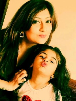 Juhi Parmar Instagram - From my little Ginni making her debut on the ramp with me, to me coming back to work with Shani after a short motherhood break, 2016 was a year of change. It was a difficult year personally but looking back I realize better days were ahead, a ‘New Me’ was being built, one that would come out stronger!
 
#2016 #trend #2016trends