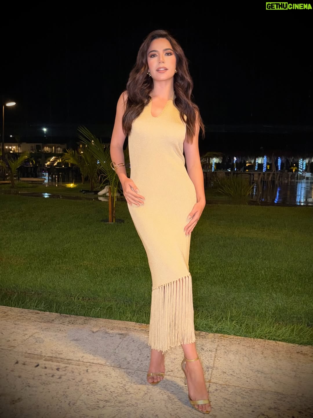 Julia Gama - 4.9K Likes - Feliz 2026! Obrigada a cada um de vocês que fez meu 2025 inesquecível com leveza, amizade, oportunidades, ensinamentos, apoio, carinho, inspiração, esperança, fé e risadas! Quero vocês ao meu lado em 2026, que seja um ano abençoado para todos nós! #2026