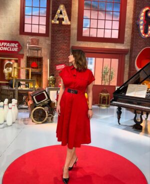 Julia Vignali Instagram - Alerte rouge !  @affaireconclue 

Stylist : @auroredonguy @hazalmlssa 
Make up artist : @fannymart3010 
Hairdresser : @jlhovens
