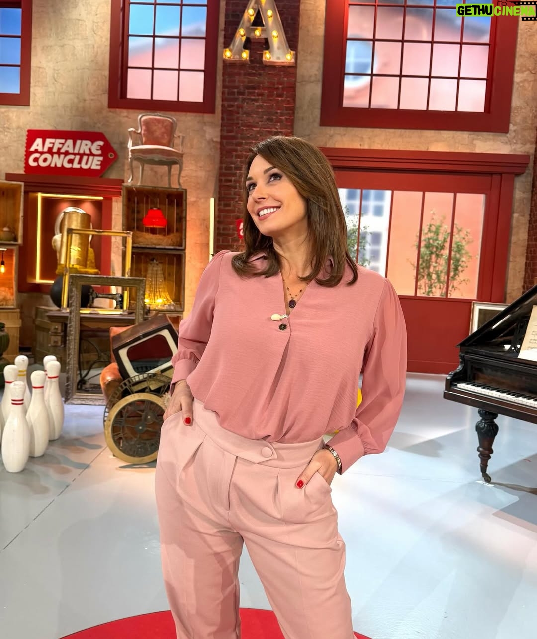 Julia Vignali - 2.2K Likes - 💫 @affaireconclue 

Stylist : @auroredonguy @hazalmlssa 
Make up artist : @lesbijouxdeco #lancomeofficial##makeup
@lancomeofficial 
Hairdresser : @katia_matisse_giorgi