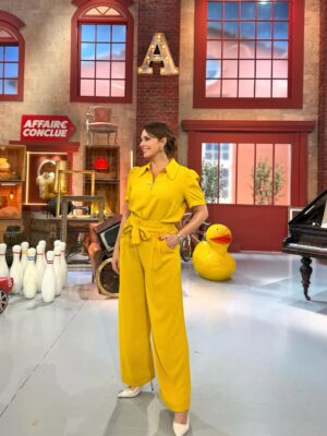 Julia Vignali Instagram - Quel poussin 🐣 préférez-vous ? 
 @affaireconclue 

Stylist : @auroredonguy @hazalmlssa 
Make up artist : @fannymart3010 
Hairdresser : @jlhovens