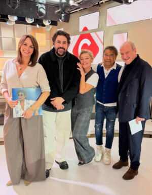 Julia Vignali Instagram - On a tous dans le cœur un petit truc en plus ! 
Merci @artus.officiel @laurentvoulzyofficiel et @juliavignali pour ce soir ❤️

Le replay ➡️ France.TV ✨