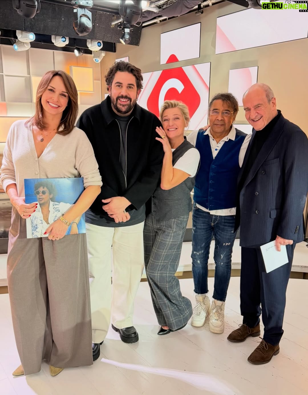 Julia Vignali - 2.9K Likes - On a tous dans le cœur un petit truc en plus ! 
Merci @artus.officiel @laurentvoulzyofficiel et @juliavignali pour ce soir ❤️

Le replay ➡️ France.TV ✨
