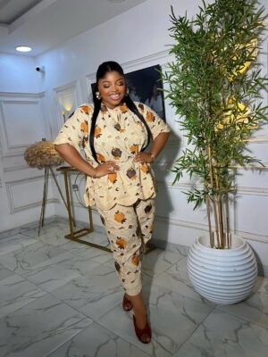 Juliana Olayode Instagram - Happy first Sunday of the year from me and mine @qute_tosyn 🥰🥰

A very big thank you to everyone who went to see “Don’t Give Up” on my YouTube channel yesterday after seeing my post means so much to me. Thanks for your suggestions as well God bless you all.🥰🥰

If you see haven’t seen it please go check it out on Juliana Olayode TV.🥰🥰

Fit , I inherited it from Tosin’s dad go check my story😂
Hair/hairstylist @myhair.ng @myhairnaija 
Makeup @beautyby_debs 

#Julianaolayode
#happyfirstsundayoftheyear