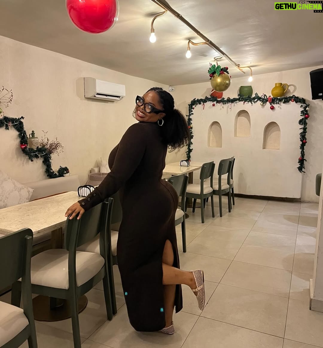 Juliana Olayode - 3 Likes - Do you agree with the last slide?

PS When are we going to start taking out/down our Christmas decorations?🤓

#Julianaolayode
#Godsfavoritebaby
#Godbabygirlforlife
