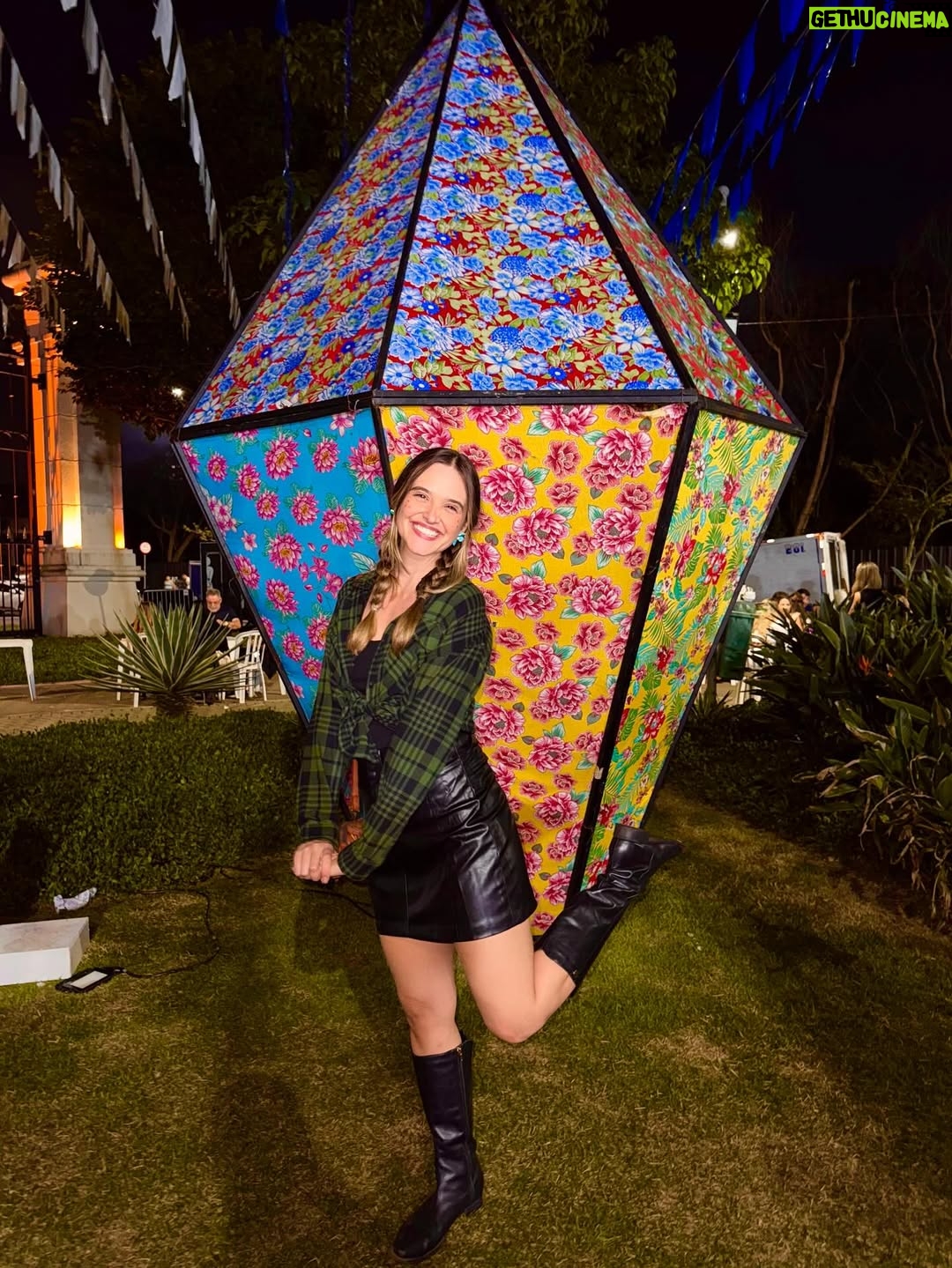 Juliana Paiva - 86.1K Likes - Ô época gostosa sô!🔥👧🏼🌽🍿❤️✨
Conta aí pra mim nos comentários, o que vc mais gosta de comer em festa junina? Aquela comida típica que a gente espera o ano tooodooo pra se deliciar?