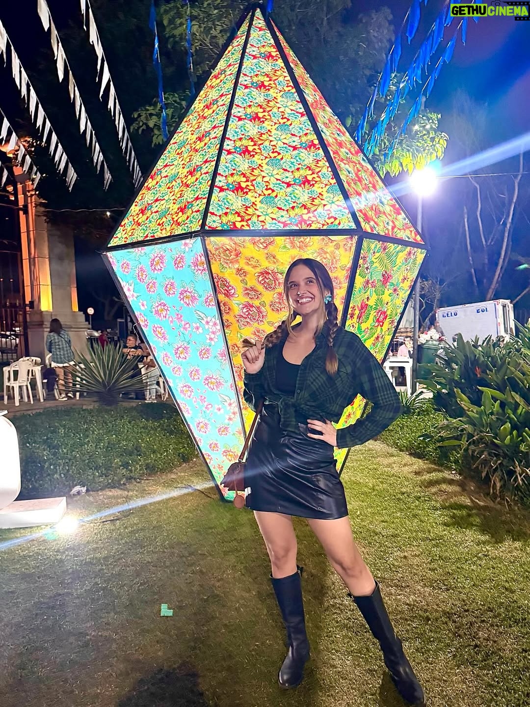 Juliana Paiva - 86.1K Likes - Ô época gostosa sô!🔥👧🏼🌽🍿❤️✨
Conta aí pra mim nos comentários, o que vc mais gosta de comer em festa junina? Aquela comida típica que a gente espera o ano tooodooo pra se deliciar?