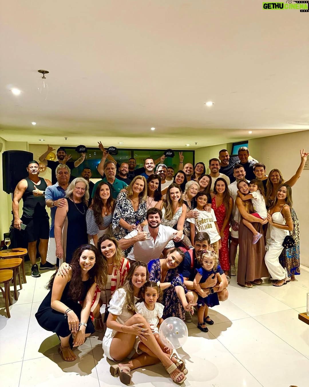 Juliana Paiva - 328.9K Likes - Registro de um dia inesquecível! 🙌🏼💖 (arrasta pro lado)

Reuni a família que nasci com a família que formei na vida! E o resultado não poderia ser outro, uma vibração linda de alegria que fez meu novo ciclo de vida começar com Tudo! 🎂✨✨✨
Amo cada um de vcs!!❤️

Quero agradecer tbm aos meus parceiros que trouxeram muito sabor e ginga pra esse dia tão especial:

 @sushidapraca sempre com qualidade e sabores deliciosos enviaram 3 caixonas de sushi com cuidado e carinho impecável! Muito obrigada💖🍱

@diblasipizzas rechearam a festa com pizzas quentinhas e deliciosas com entregas feitas no decorrer do evento! Incrível! Muito obrigada 💖🍕

E o grupo que me tornei fã e fez a energia rolar em forma de samba @grupobartale Muito sucesso na estrada de vcs! Já me considero madrinha! Muito obrigada por trazerem alegria pro corpo e alma!💖🎉🎼

Começou o MEU ANO!!!🙌🏼🥰🥂✨🎉