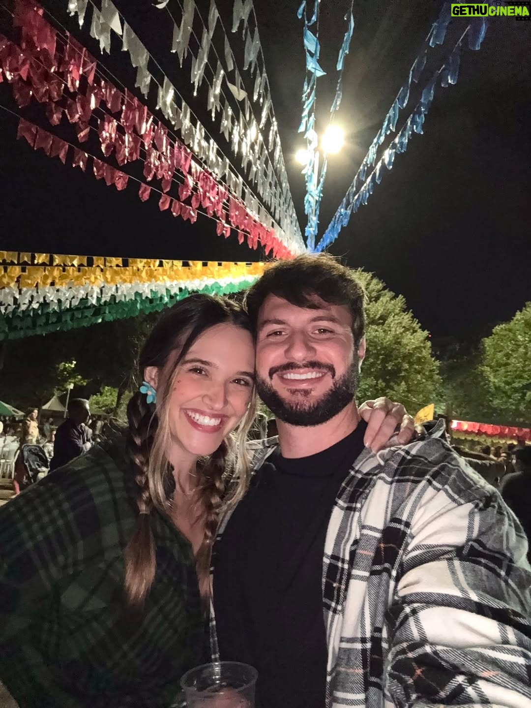 Juliana Paiva - 86.1K Likes - Ô época gostosa sô!🔥👧🏼🌽🍿❤️✨
Conta aí pra mim nos comentários, o que vc mais gosta de comer em festa junina? Aquela comida típica que a gente espera o ano tooodooo pra se deliciar?