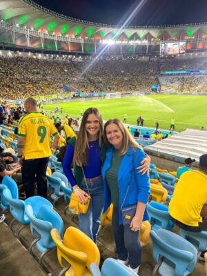 Juliana Paiva Instagram - “Mostra tua Força Brasil
E amarra o amor na chuteira
Que a garra da Torcida inteira
Vai junto com você Brasil”🙌🏼💚💛💙✨

Que emoção assistir pela primeira vez ao vivo a nossa seleção brilhar em campo, ainda mais esse campo sendo o nosso Maraca!😍
Como é bom torcer e vibrar por nós!!
Experiência inesquecível e já com sabor de copa!
Obrigada @brasil por esse convite mágico!
Parabéns Seleção!
Agora é rumo ao Hexa!!🇧🇷❤️✨