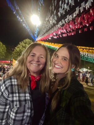 Juliana Paiva Instagram - Ô época gostosa sô!🔥👧🏼🌽🍿❤️✨
Conta aí pra mim nos comentários, o que vc mais gosta de comer em festa junina? Aquela comida típica que a gente espera o ano tooodooo pra se deliciar?
