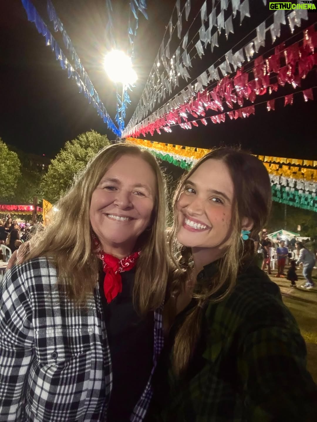 Juliana Paiva - 86.1K Likes - Ô época gostosa sô!🔥👧🏼🌽🍿❤️✨
Conta aí pra mim nos comentários, o que vc mais gosta de comer em festa junina? Aquela comida típica que a gente espera o ano tooodooo pra se deliciar?