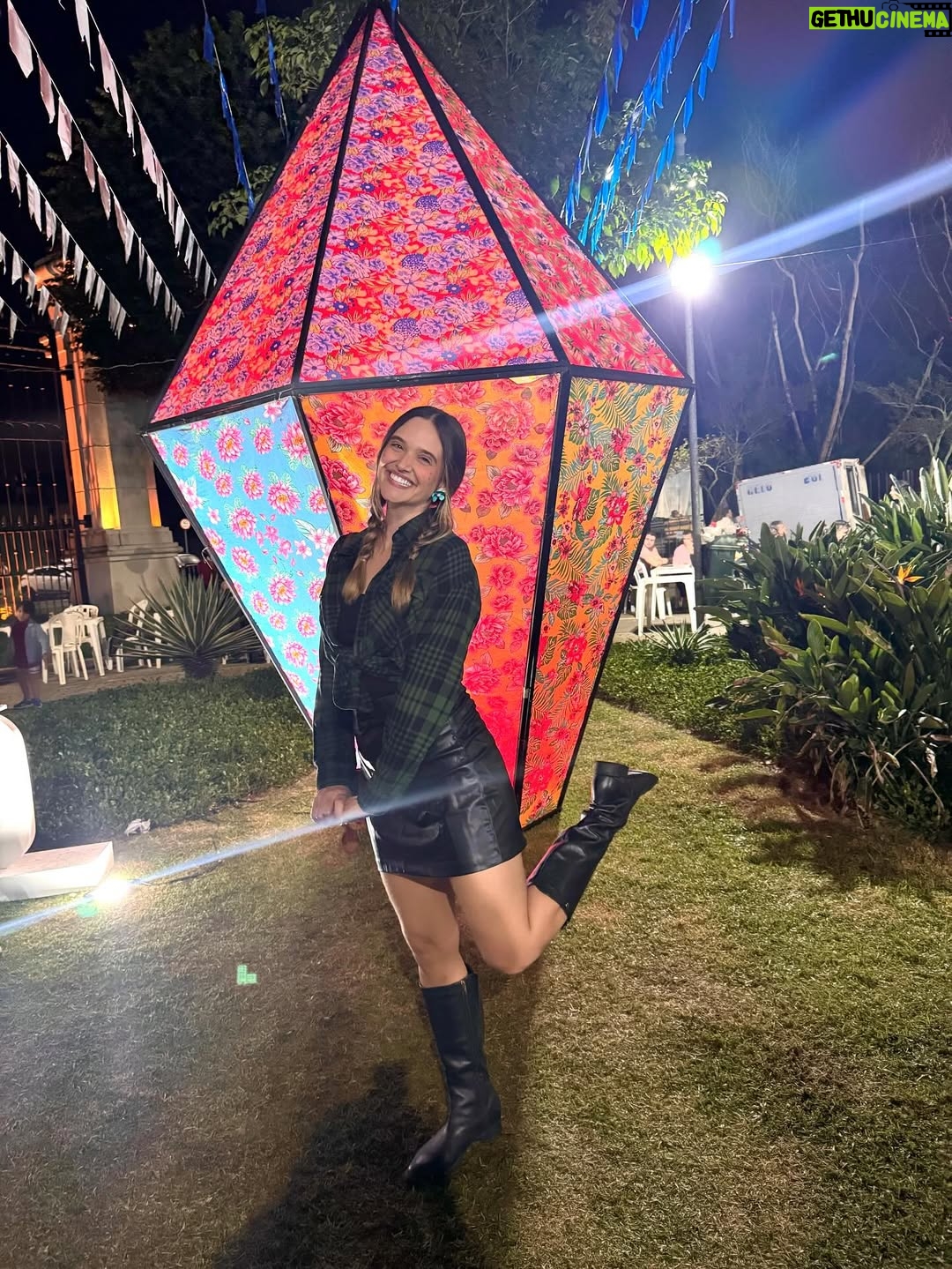 Juliana Paiva - 86.1K Likes - Ô época gostosa sô!🔥👧🏼🌽🍿❤️✨
Conta aí pra mim nos comentários, o que vc mais gosta de comer em festa junina? Aquela comida típica que a gente espera o ano tooodooo pra se deliciar?