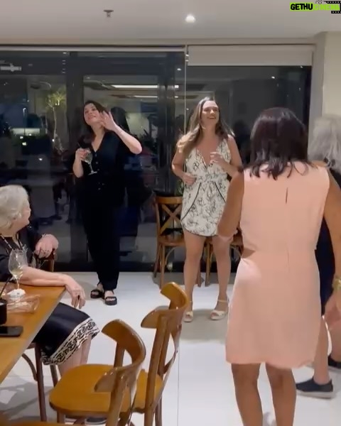 Juliana Paiva - 328.9K Likes - Registro de um dia inesquecível! 🙌🏼💖 (arrasta pro lado)

Reuni a família que nasci com a família que formei na vida! E o resultado não poderia ser outro, uma vibração linda de alegria que fez meu novo ciclo de vida começar com Tudo! 🎂✨✨✨
Amo cada um de vcs!!❤️

Quero agradecer tbm aos meus parceiros que trouxeram muito sabor e ginga pra esse dia tão especial:

 @sushidapraca sempre com qualidade e sabores deliciosos enviaram 3 caixonas de sushi com cuidado e carinho impecável! Muito obrigada💖🍱

@diblasipizzas rechearam a festa com pizzas quentinhas e deliciosas com entregas feitas no decorrer do evento! Incrível! Muito obrigada 💖🍕

E o grupo que me tornei fã e fez a energia rolar em forma de samba @grupobartale Muito sucesso na estrada de vcs! Já me considero madrinha! Muito obrigada por trazerem alegria pro corpo e alma!💖🎉🎼

Começou o MEU ANO!!!🙌🏼🥰🥂✨🎉