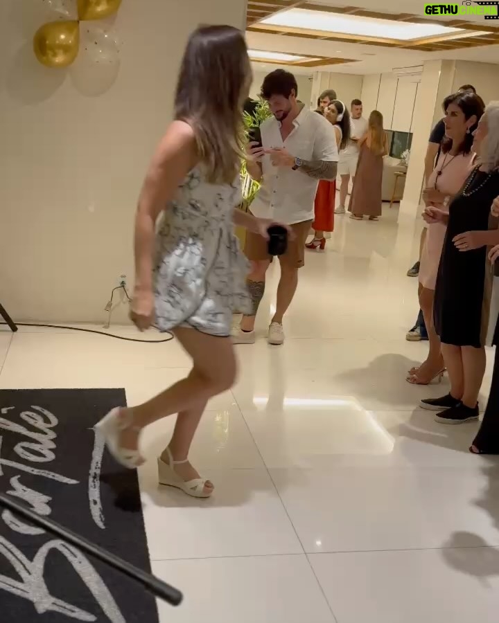 Juliana Paiva - 328.9K Likes - Registro de um dia inesquecível! 🙌🏼💖 (arrasta pro lado)

Reuni a família que nasci com a família que formei na vida! E o resultado não poderia ser outro, uma vibração linda de alegria que fez meu novo ciclo de vida começar com Tudo! 🎂✨✨✨
Amo cada um de vcs!!❤️

Quero agradecer tbm aos meus parceiros que trouxeram muito sabor e ginga pra esse dia tão especial:

 @sushidapraca sempre com qualidade e sabores deliciosos enviaram 3 caixonas de sushi com cuidado e carinho impecável! Muito obrigada💖🍱

@diblasipizzas rechearam a festa com pizzas quentinhas e deliciosas com entregas feitas no decorrer do evento! Incrível! Muito obrigada 💖🍕

E o grupo que me tornei fã e fez a energia rolar em forma de samba @grupobartale Muito sucesso na estrada de vcs! Já me considero madrinha! Muito obrigada por trazerem alegria pro corpo e alma!💖🎉🎼

Começou o MEU ANO!!!🙌🏼🥰🥂✨🎉