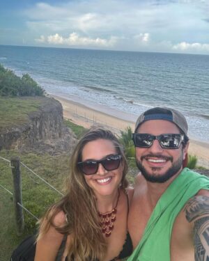 Juliana Paiva Instagram - É amigos..não tá fácil desapegar da Bahia!🤷🏼‍♀️😂💖🌴
Prometo que é o último post da viagem, mas como é bom viajar e voltar de bateria recarregada para a rotina né!? Tava precisando demais!🙌🏼🔋✨
Agora conta pra mim…qual foi o último destino que te energizou? Já vou anotar para a próxima “fuga”!👀