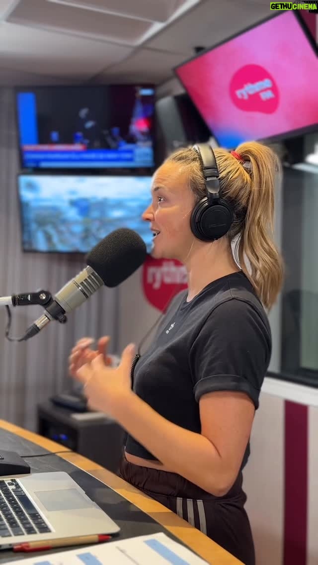 Julie Ringuette - 773 Likes - @marcdupre123 tu aurais la chance de produire LA nouvelle chanson pop de l’année ! 🥹