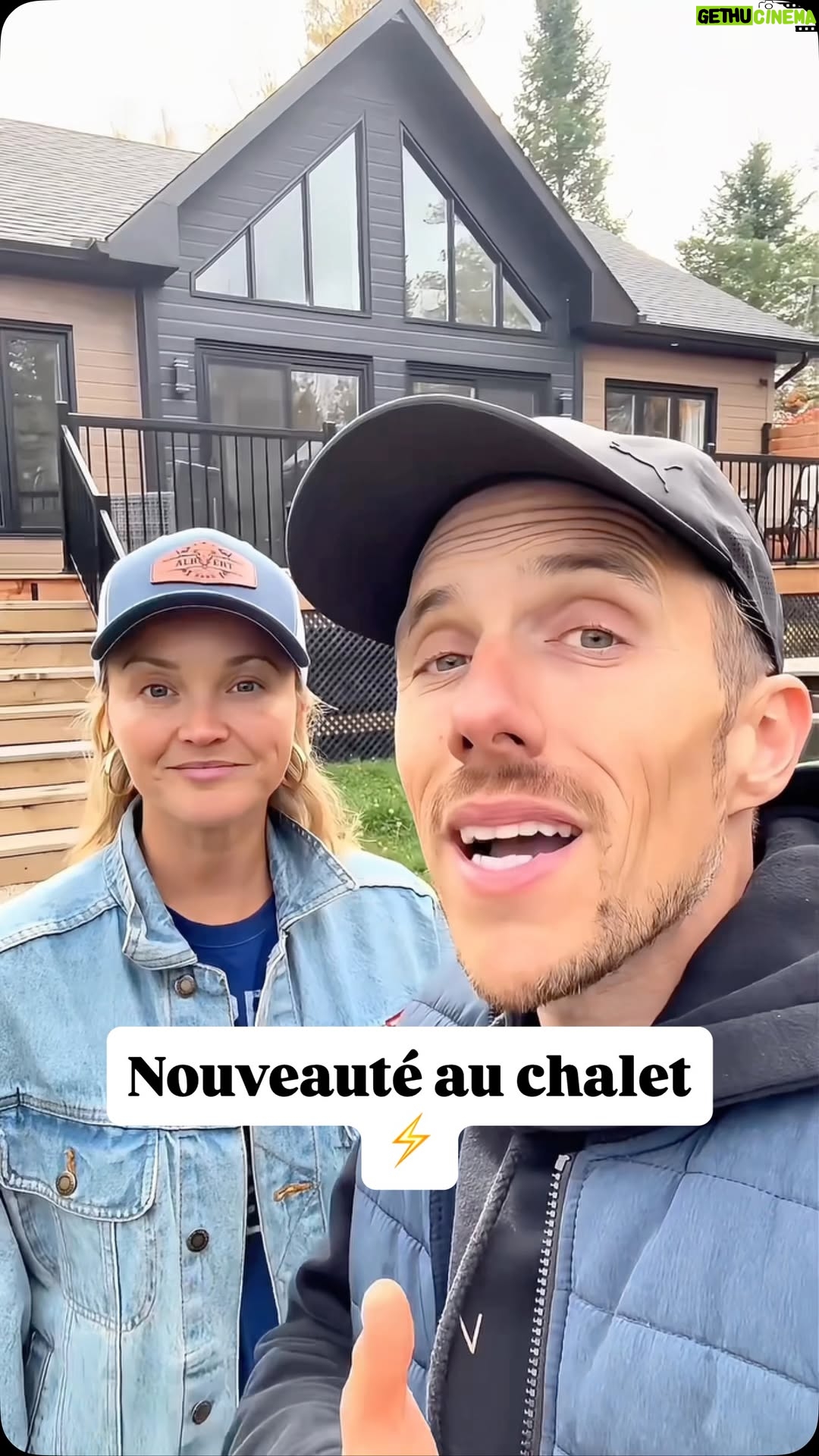 Julie Ringuette - 2.2K Likes - NOTRE CHALET EST MAINTENANT BLINDÉ CONTRE LES PANNES DE COURANT!!! ⚡️ Peu importe ce qui se passe sur le réseau électrique, le chalet sera 100% fonctionnel. Le spa, la cuisine, le chauffage, l’éclairage, etc. Toute les commodités, dans le fond.  Le hamac est dispo pour la location et c’est un petit paradis.  On a fait affaire avec @erco.ca et on recommande grandement. Leur service clé en main est sur la coche. C’est une génératrice automatique, donc, elle se met en marche AUTOMATIQUEMENT. Un RÊ-VE!
