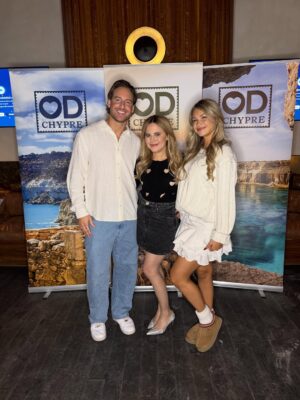 Julie Snyder Instagram - D’ici là grande finale @od_officiel demain 18h30 votez gratuitement pour votre couple préféré ET pour votre candidat-e coup de cœur sur noovo.ca