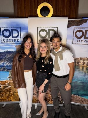 Julie Snyder Instagram - D’ici là grande finale @od_officiel demain 18h30 votez gratuitement pour votre couple préféré ET pour votre candidat-e coup de cœur sur noovo.ca