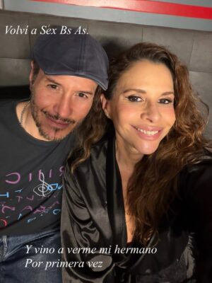 Julieta Ortega Instagram - Recap de un año movido y genial.
Brindo x lo que vendrá 🥂✨