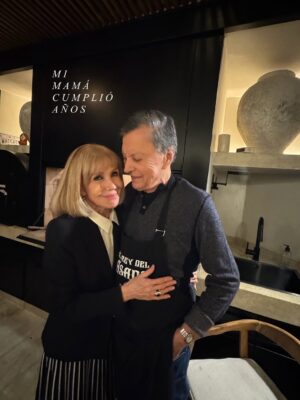 Julieta Ortega Instagram - Recap de un año movido y genial.
Brindo x lo que vendrá 🥂✨
