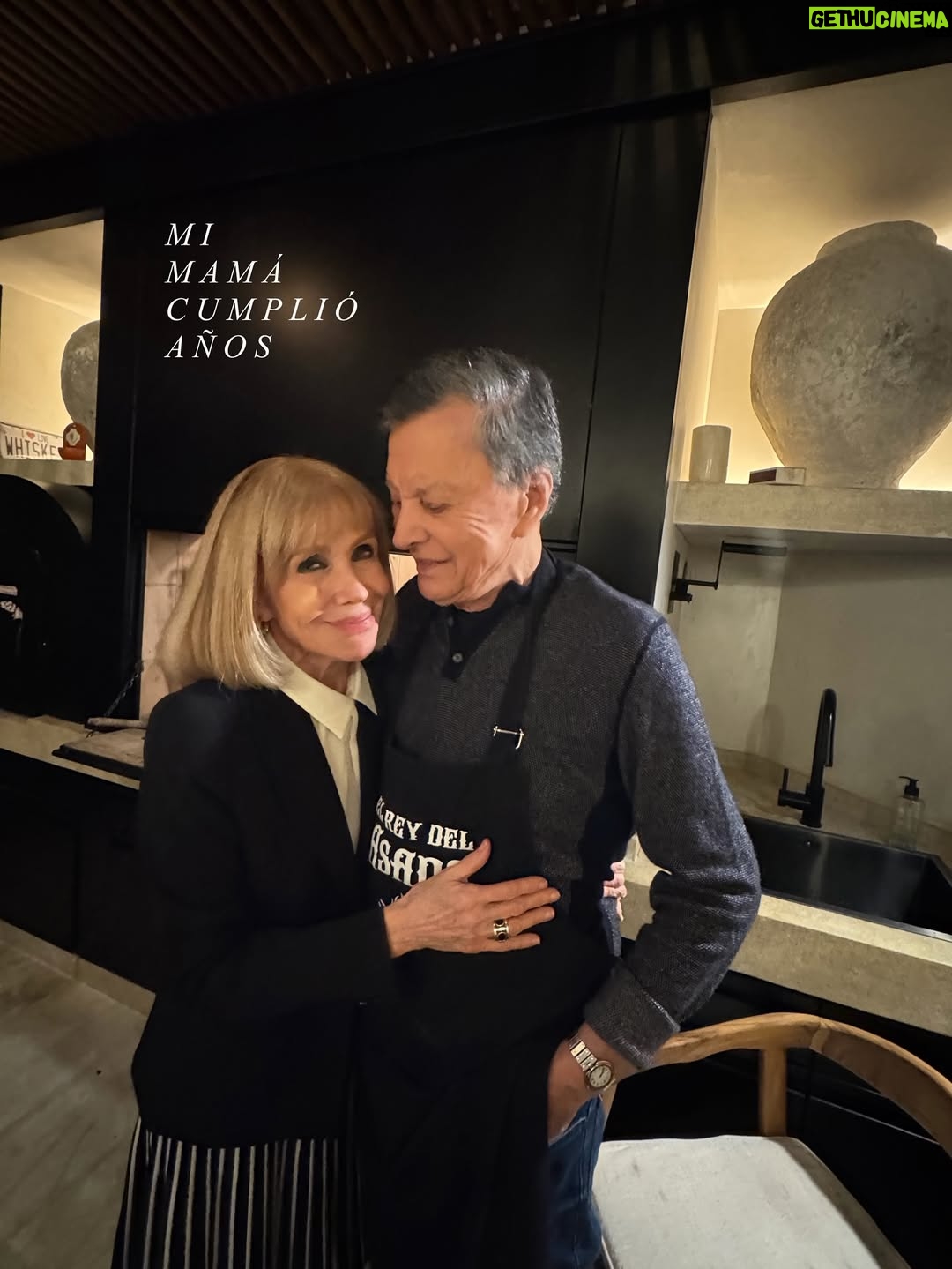Julieta Ortega - 3.6K Likes - Recap de un año movido y genial.
Brindo x lo que vendrá 🥂✨
