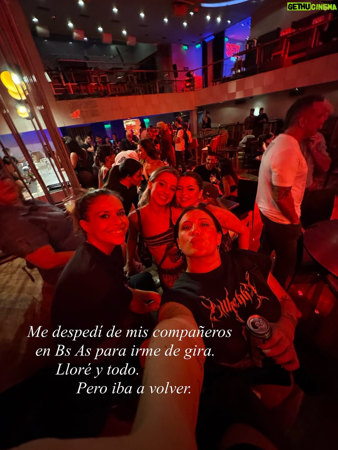 Julieta Ortega - 3.6K Likes - Recap de un año movido y genial.
Brindo x lo que vendrá 🥂✨
